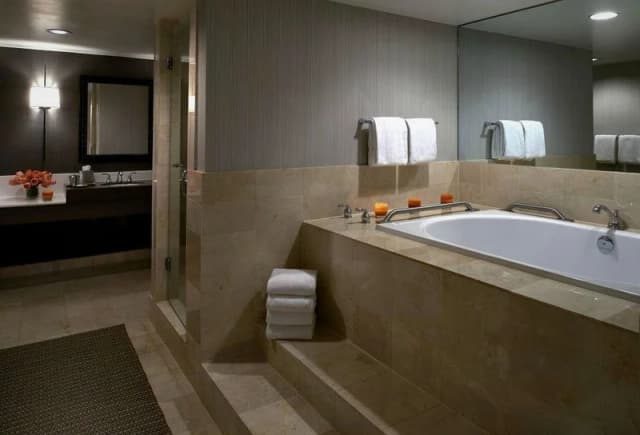 Deep soaking bathtub