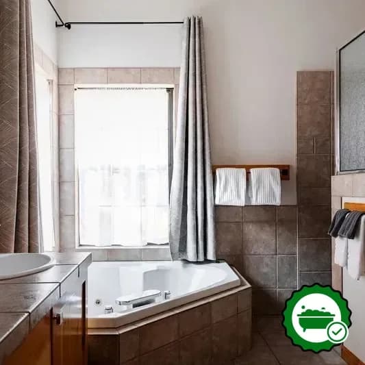 Jetted bathtub