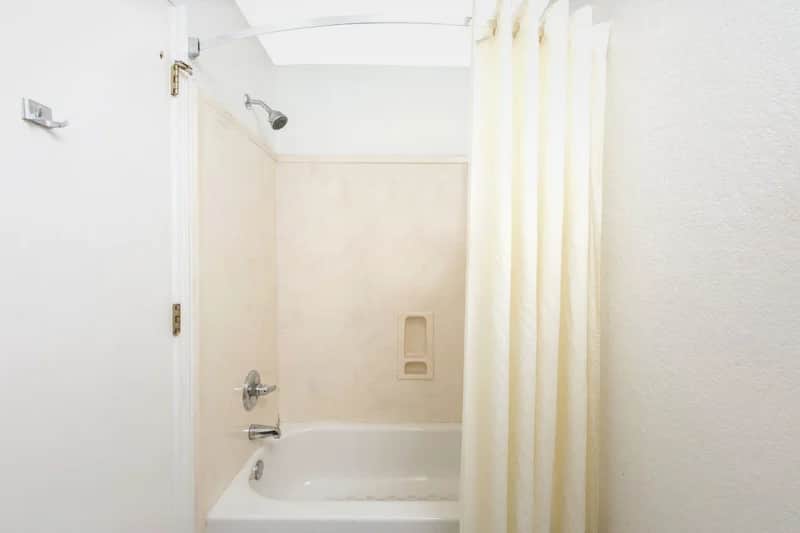 Super 8 by Wyndham Southaven - Featured hot tub
