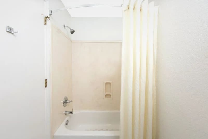 Hotels with jacuzzi in room in Southaven