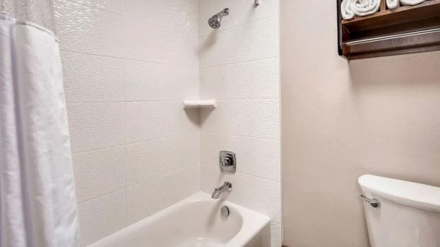 Deep soaking bathtub