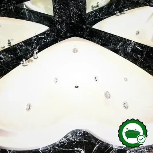 Jetted bathtub