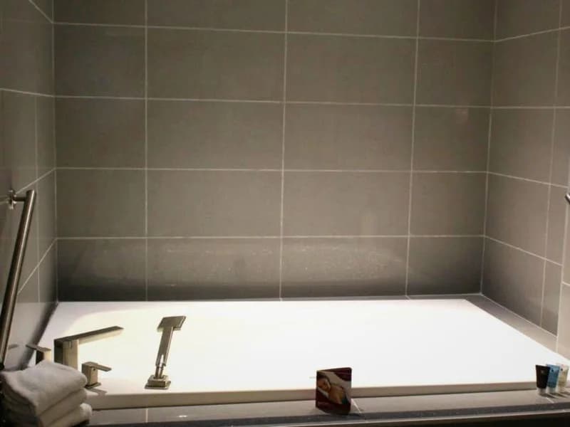 Hotels with jacuzzi in room in Stamford