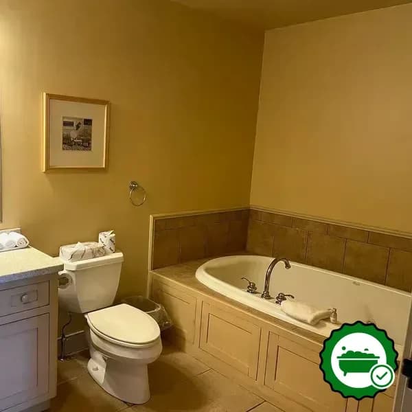 Deep soaking bathtub