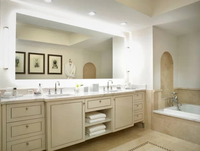 Deep soaking bathtub
