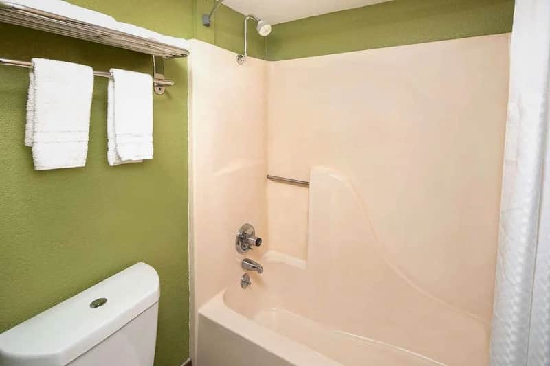 Days Inn by Wyndham Tupelo - Featured hot tub