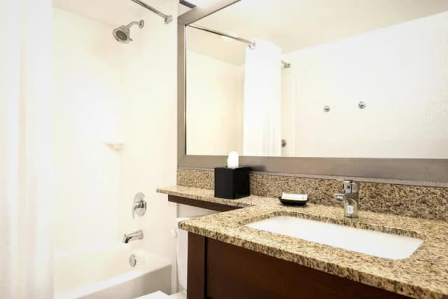 Deep soaking bathtub