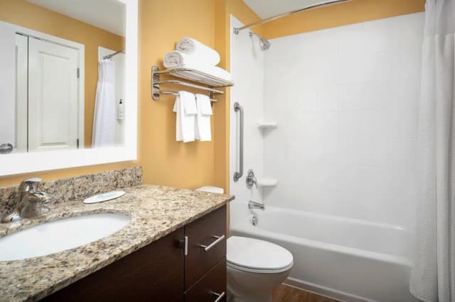 Deep soaking bathtub