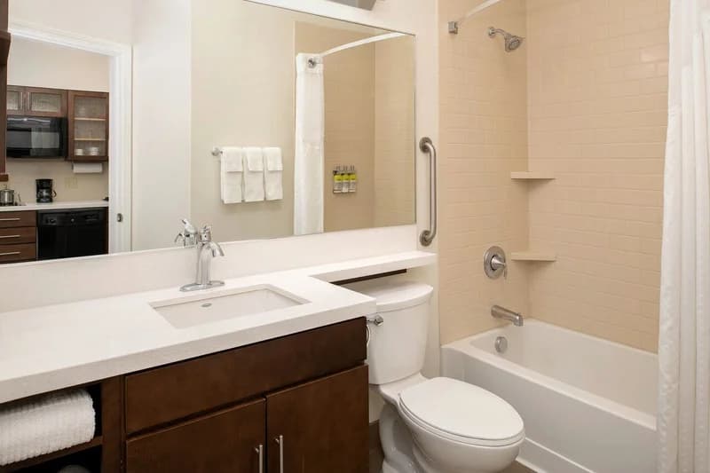 Hotels with jacuzzi in room in Vancouver