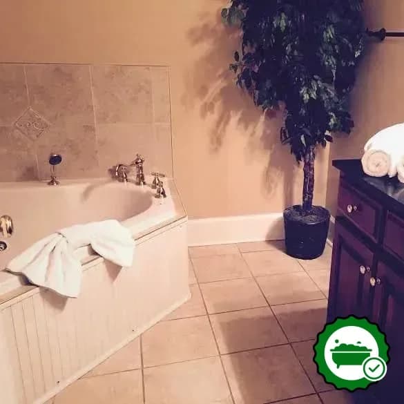 Deep soaking bathtub