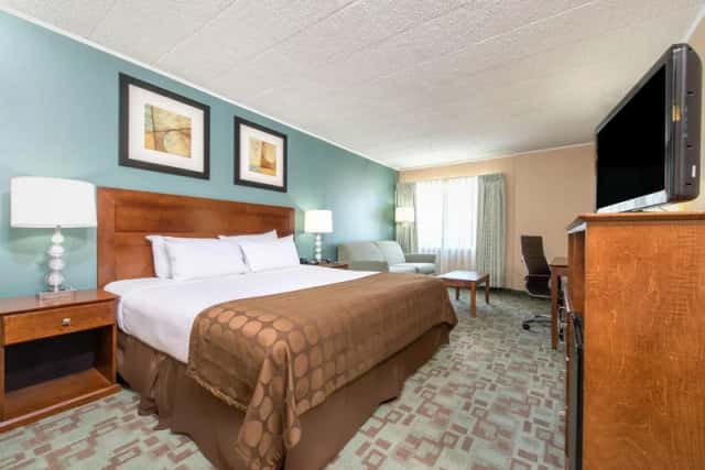 Ramada By Wyndham Vineland Millville Area — guest room