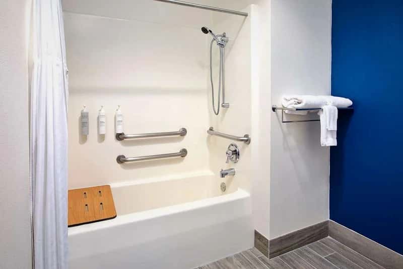 Deep soaking tub at Spark By Hilton Walker Grand Rapids North in Walker, MI