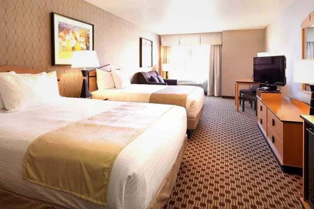 Crystal Inn Hotel & Suites West Valley City — guest room