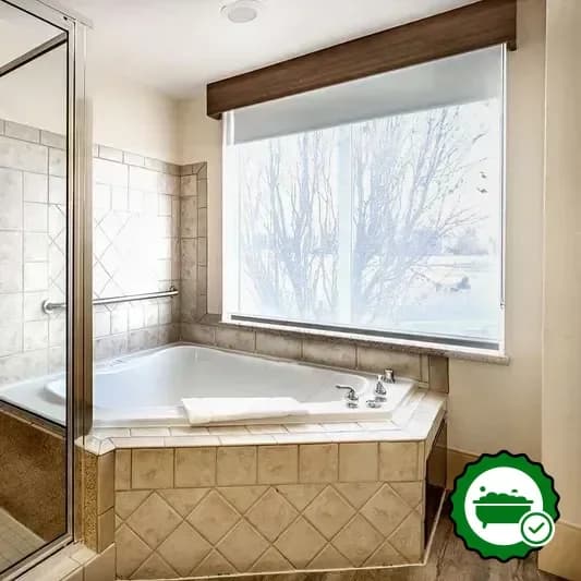 Deep soaking bathtub