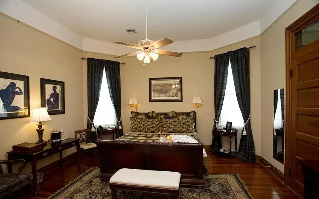 1896 O'Malley House hotel photo 1 in Harvey, Illinois