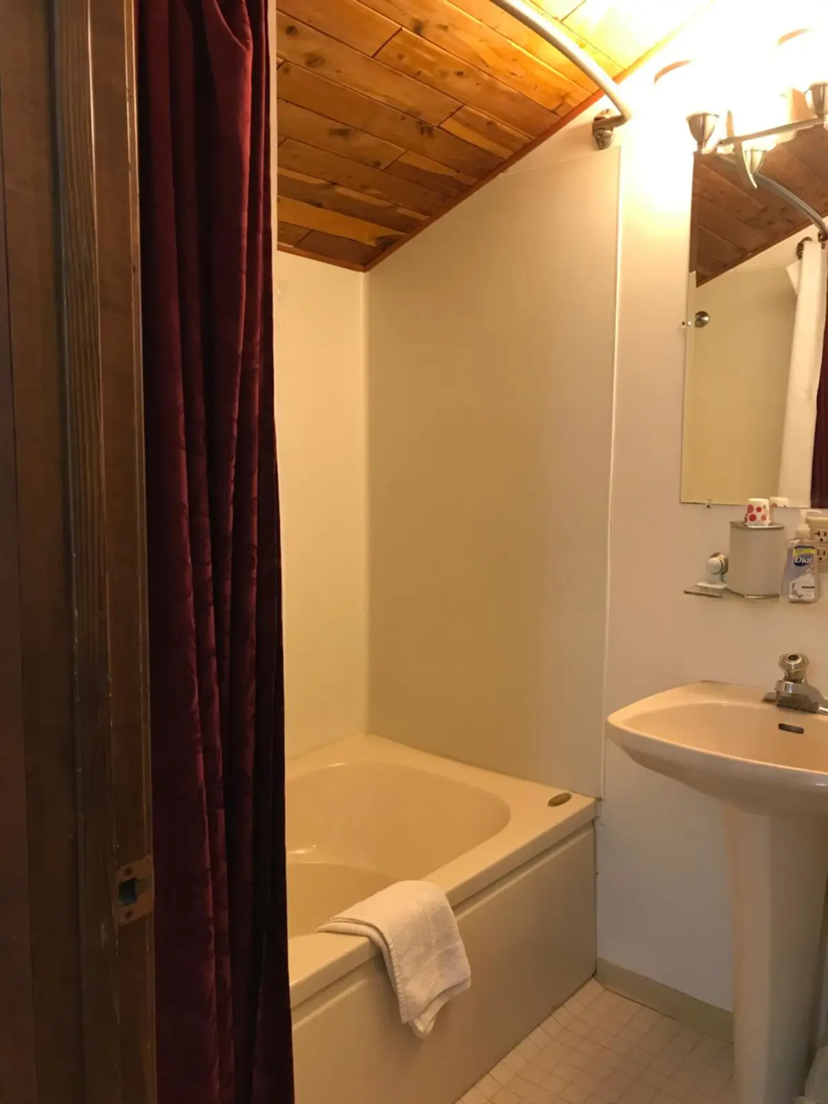 7 Gables Inn & Suites hotel photo 1 in Fairbanks, Alaska