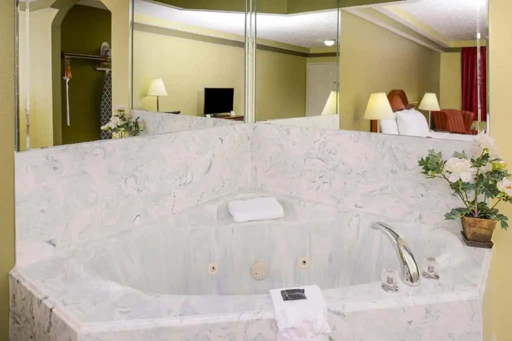 Americas Best Value Inn & Suites Waller Prairie View hotel photo 1 in Waller, Texas