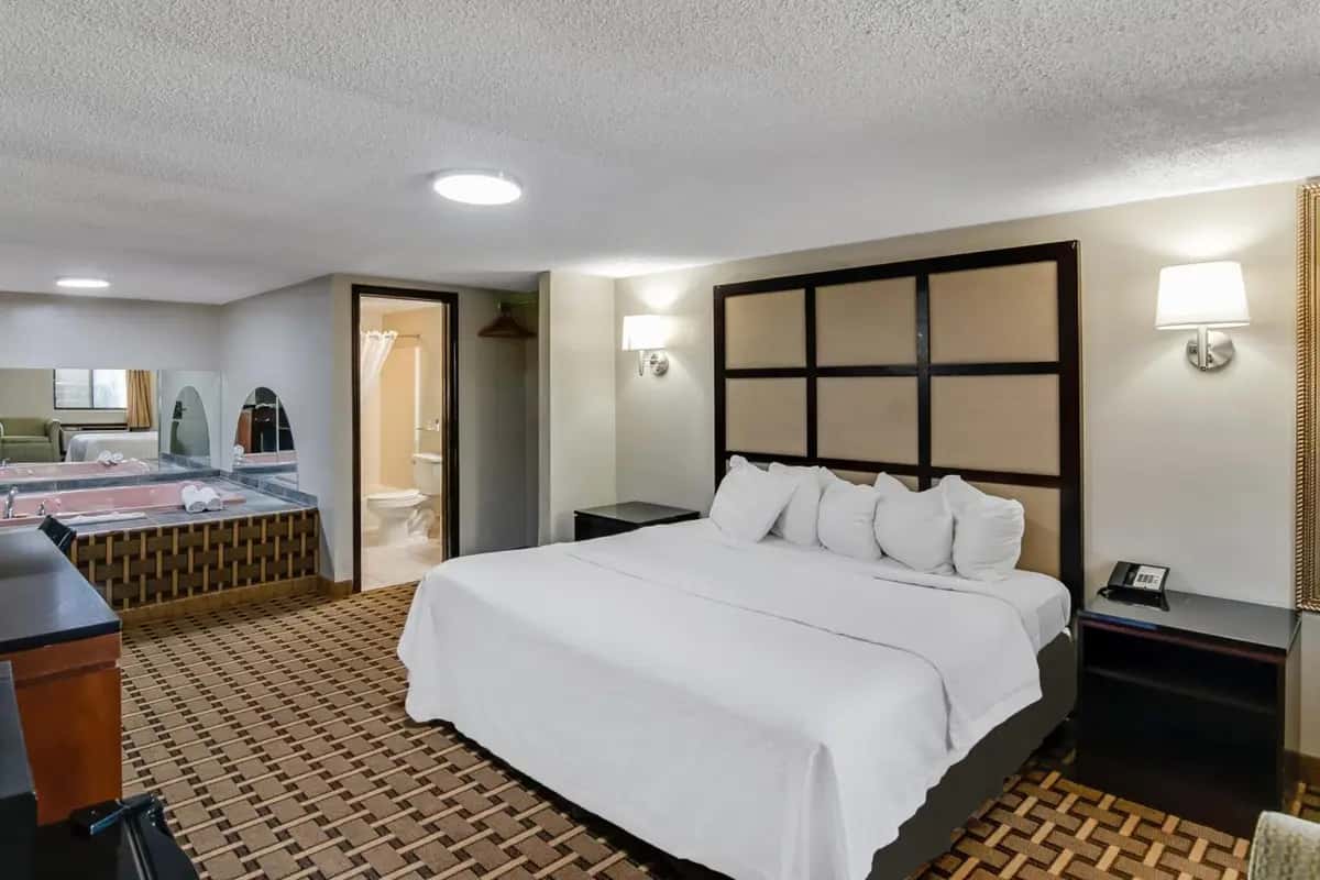 In-room hot tub at Americas Best Value Inn Torrington, CT in Torrington, WY