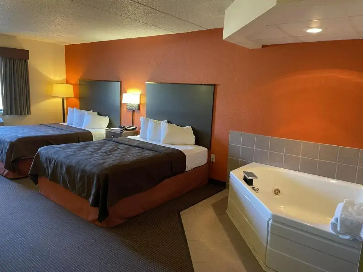 AmericInn by Wyndham Minocqua hotel photo 1 in Minocqua, Wisconsin