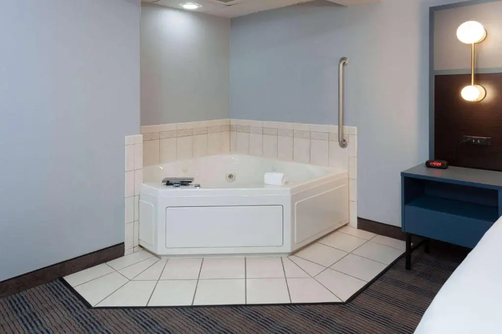 In-room jacuzzi tub at AmericInn by Wyndham Peoria in Peoria, IL