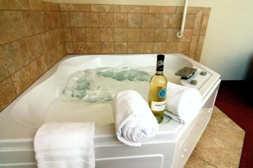 AmeriVu Inn and Suites - Waconia hotel photo 1 in Waconia, Minnesota