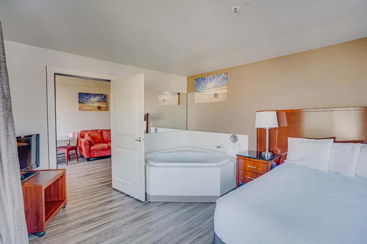 Ashley Inn and Suites hotel photo 1 in Lincoln City, Oregon