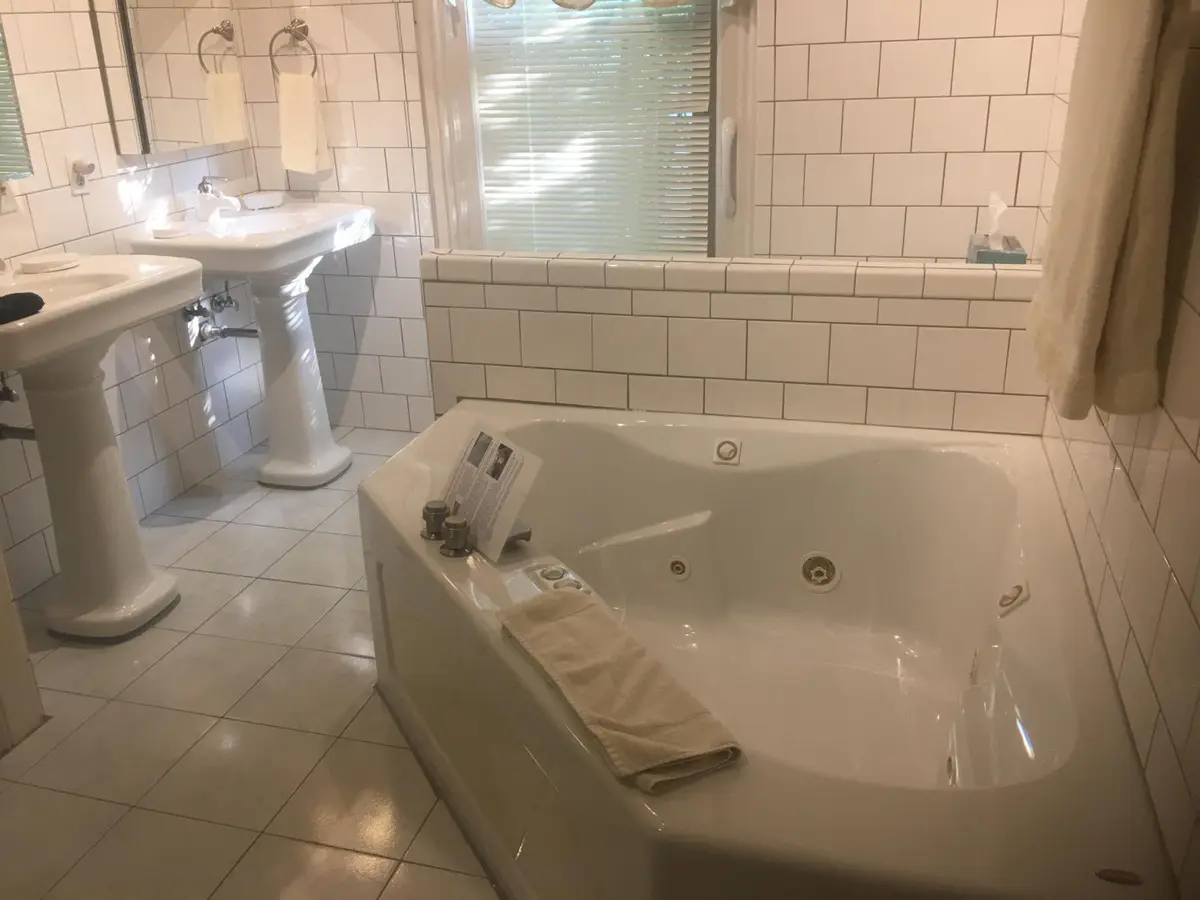 Bayberry House Bed And Breakfast hotel photo 1 in Steubenville, Ohio