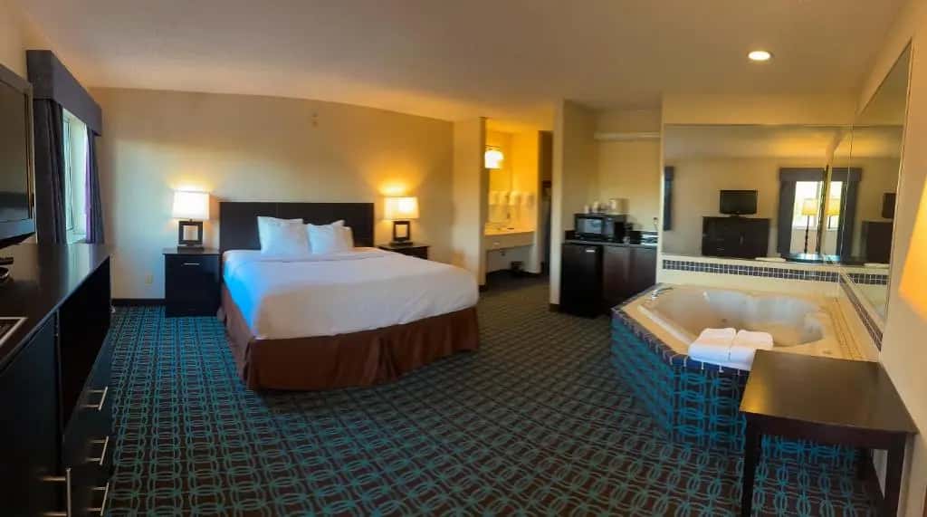 Baymont by Wyndham Howell/Brighton hotel photo 1 in Howell, Michigan