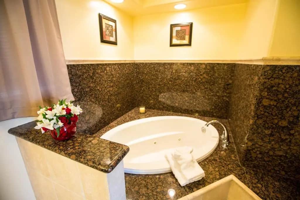 Beachwalker Inn & Suites hotel photo 1 in Pismo Beach, California