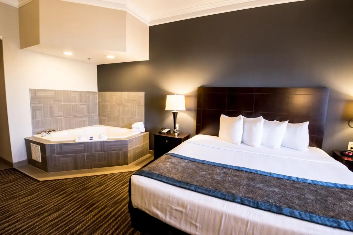 In-room hot tub at Best Western Augusta West in Grovetown, GA