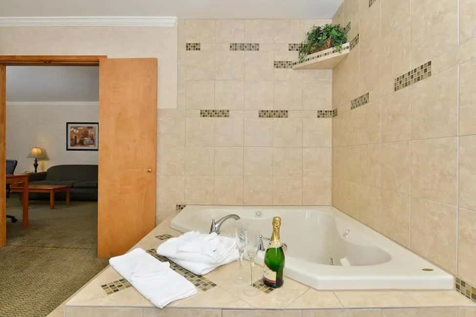 Best Western Holiday Hotel hotel photo 1 in Coos Bay, Oregon