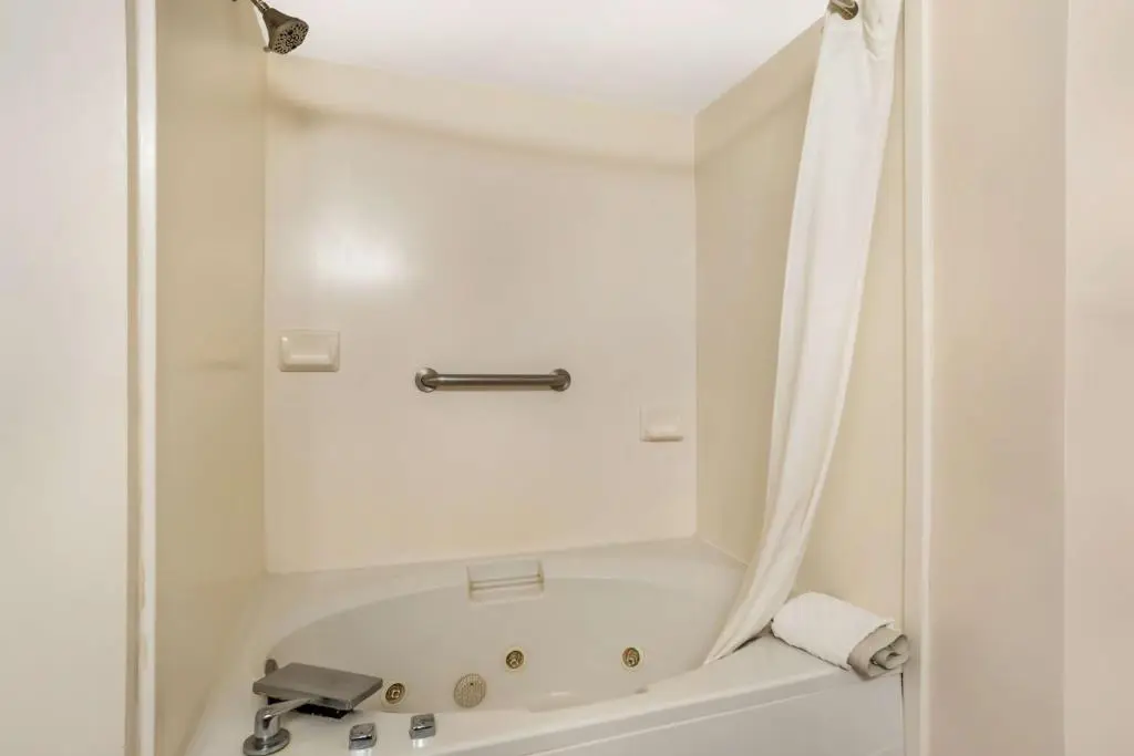 Best Western Oak Manor hotel photo 1 in Biloxi, Mississippi