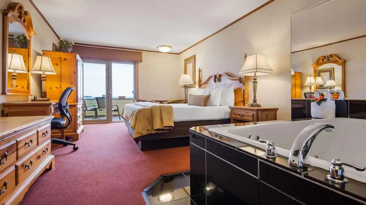 Best Western Plus Dockside Waterfront Inn hotel photo 1 in Mackinaw City, Michigan