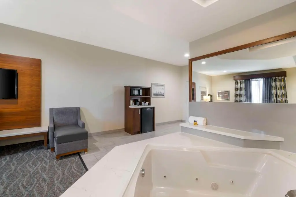 Best Western Plus Gardena Inn & Suites hotel photo 1 in Gardena, California