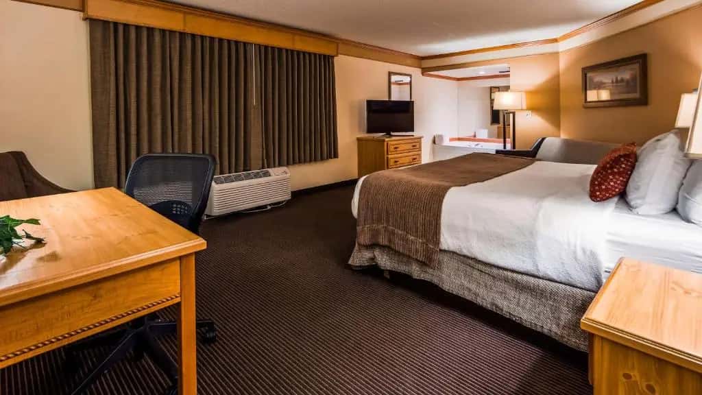 In-room hot tub at Best Western Plus Sidney Lodge in Sidney, NE