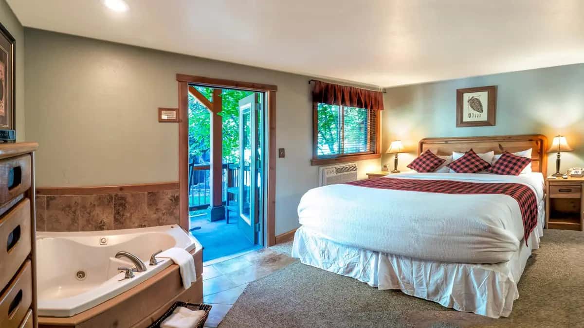 Callahan’s Mountain Lodge hotel photo 1 in Ashland, Oregon