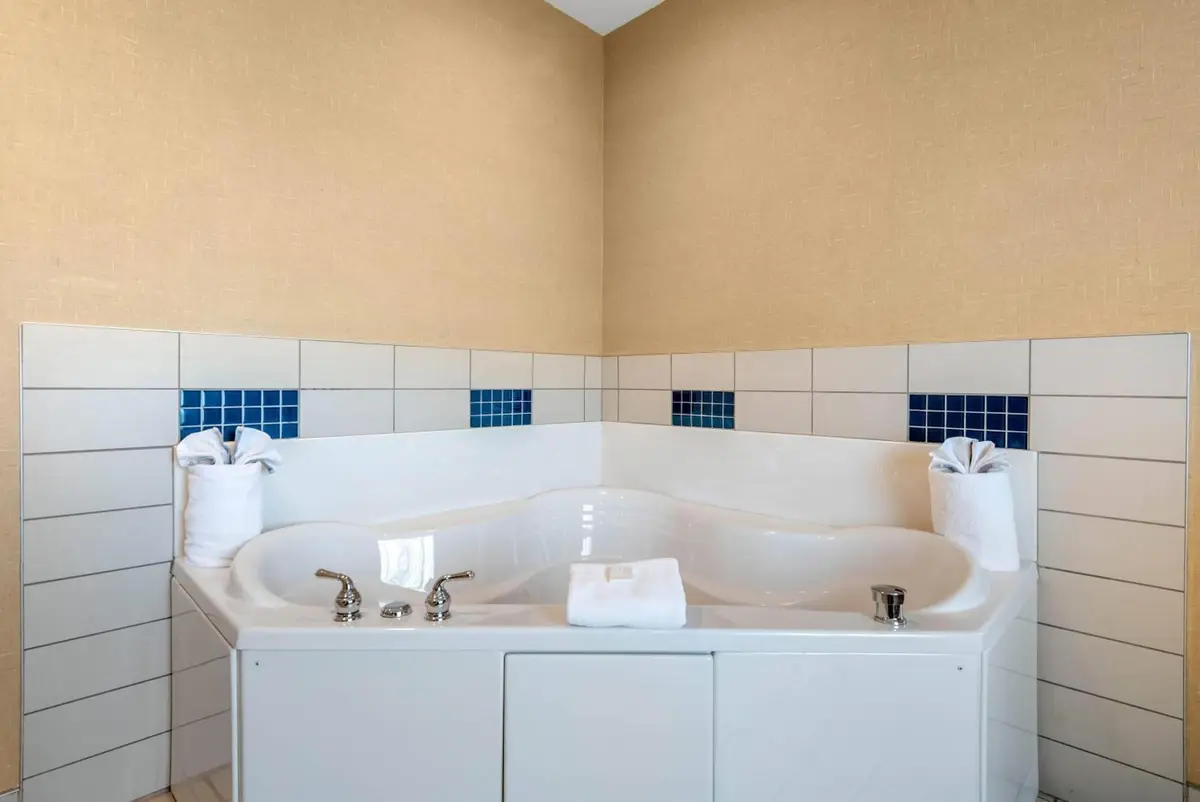 Cambria Hotel Akron – Canton Airport hotel photo 1 in Green, Ohio