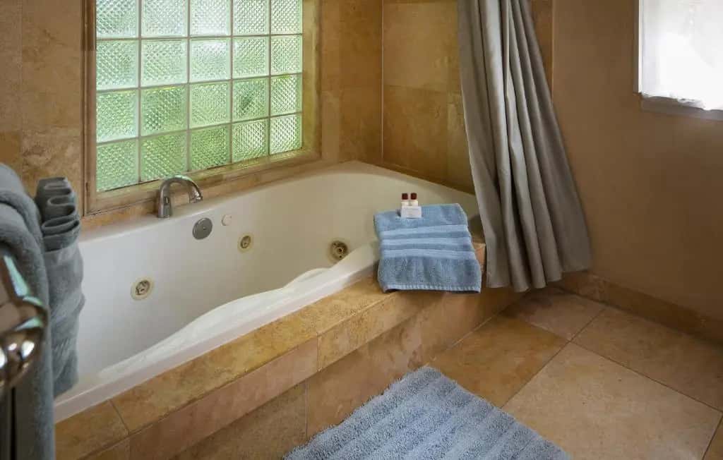 Casa Blanca Inn & Suites hotel photo 1 in Farmington, New Mexico