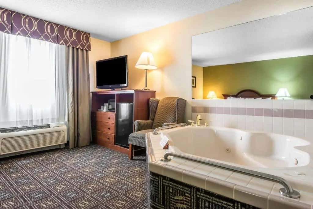 Comfort Inn hotel photo 1 in Weirton, West Virginia