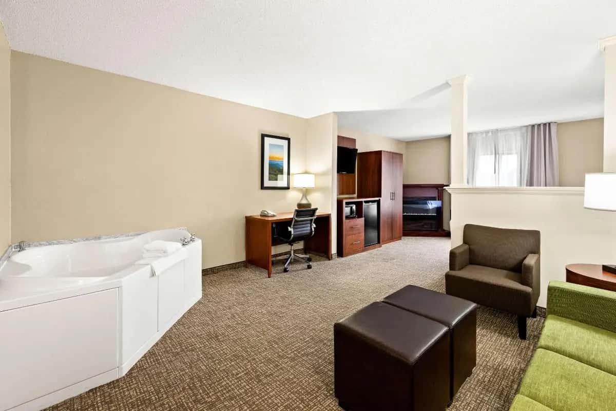 Comfort Suites hotel photo 1 in Abingdon, Virginia