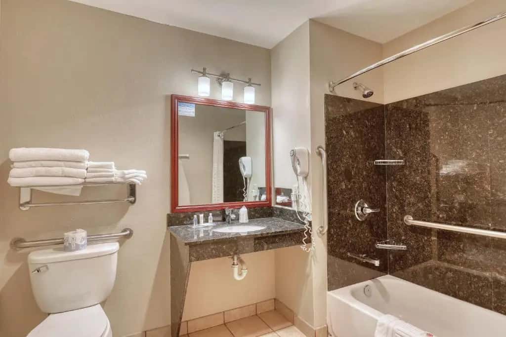 Comfort Suites Appleton Airport hotel photo 1 in Appleton, Wisconsin
