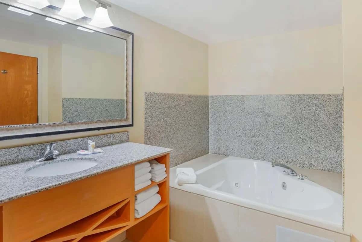 Comfort Suites At Virginia Center Commons hotel photo 1 in Glen Allen, Virginia