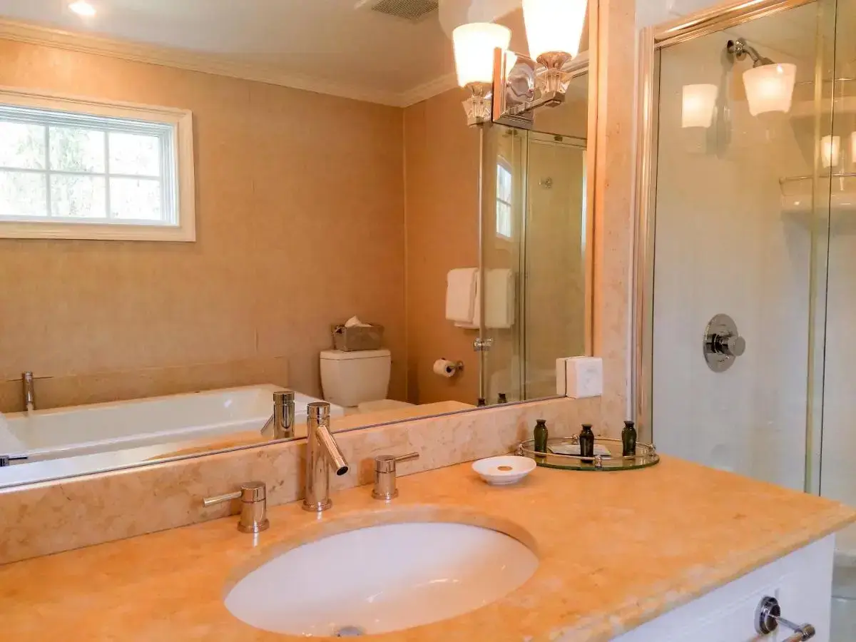 Copper Beech Inn hotel photo 1 in Niantic, Connecticut