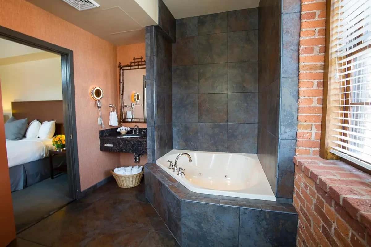 Cork Factory Hotel hotel photo 1 in Lancaster, Pennsylvania