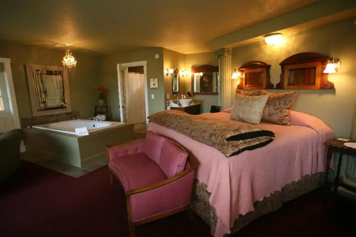Country Cottage of Langley hotel photo 1 in Langley, Washington