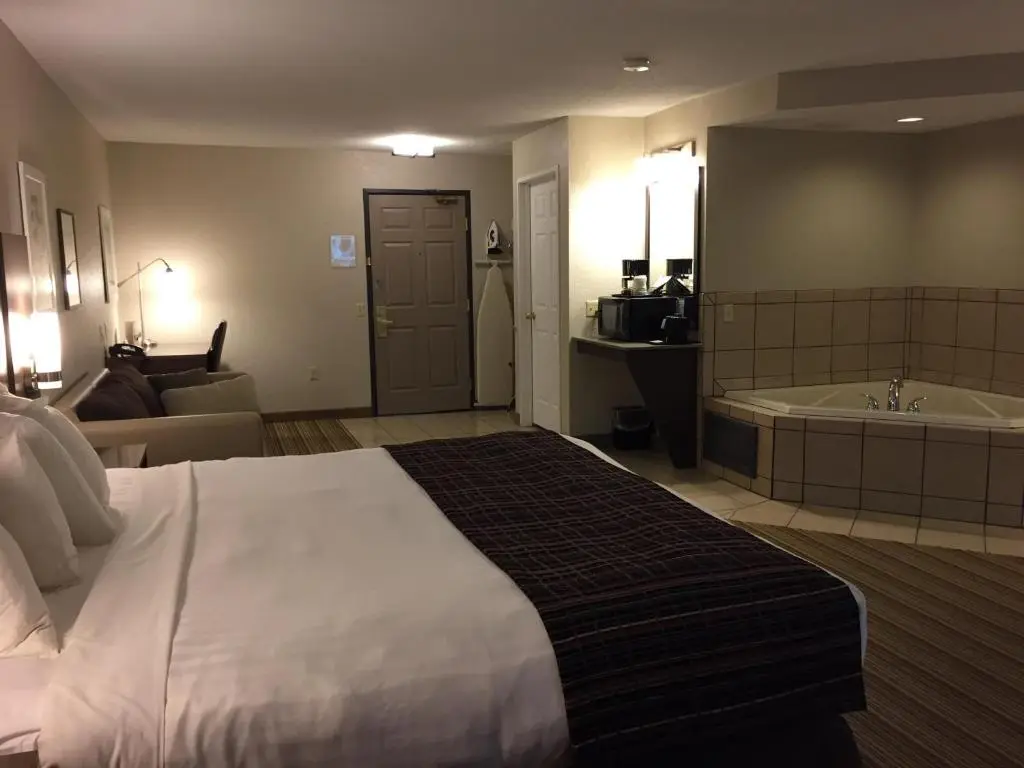Country Inn & Suites by Radisson, Platteville, WI hotel photo 1 in Platteville, Wisconsin