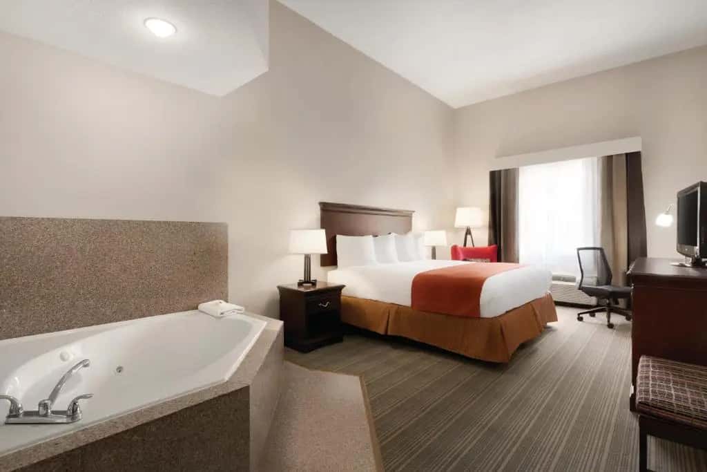 Country Inn & Suites by Radisson, St. Petersburg - Clearwater, FL hotel photo 1 in Pinellas Park, Florida
