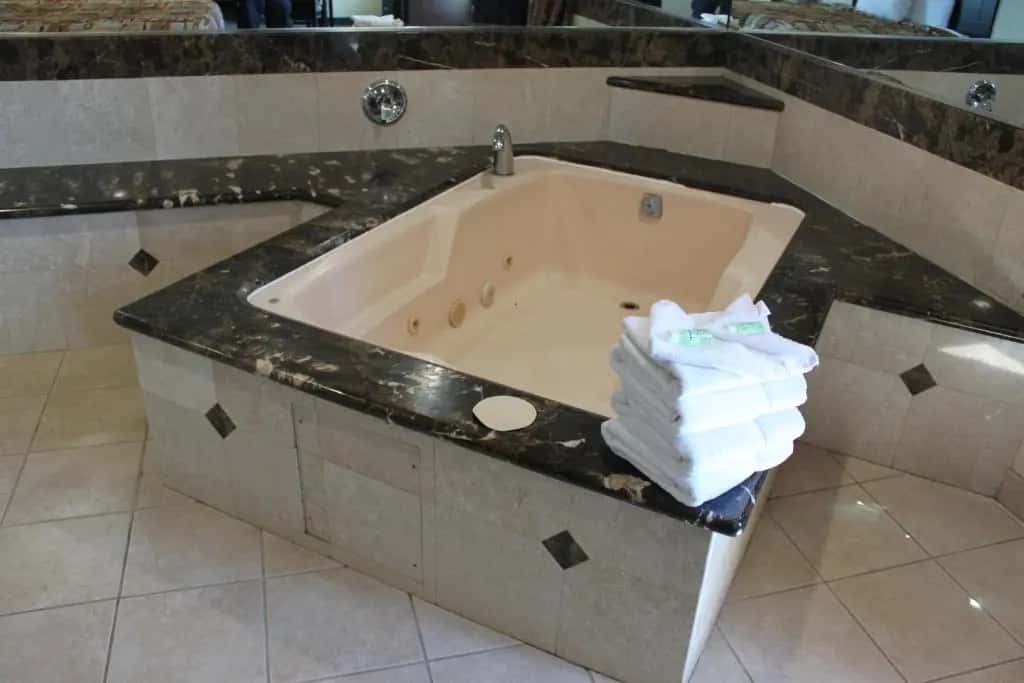 Crystal Inn Suites & Spas hotel photo 1 in Inglewood, California