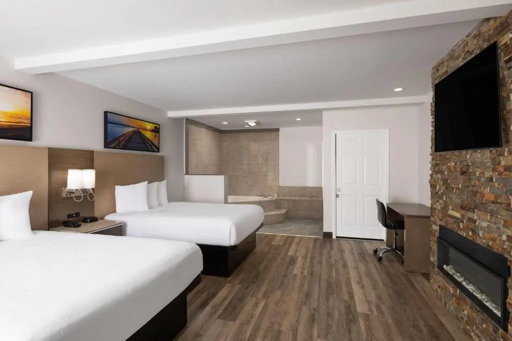 Days Inn by Wyndham Monterey Downtown hotel photo 1 in Monterey, California