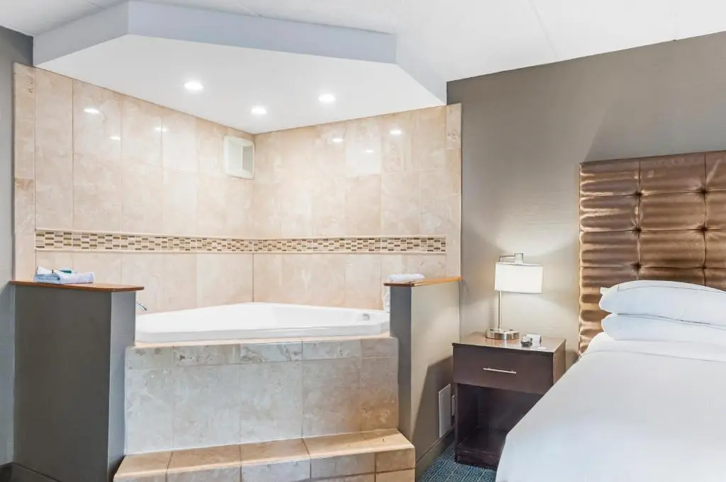 DoubleTree By Hilton Roseville Minneapolis hotel photo 1 in Roseville, Minnesota